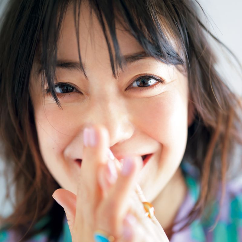 【女優・菅野美穂さん44歳】の笑顔がピュアすぎる！特別カット公開