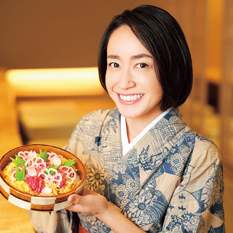 【年末年始の映える料理】美人女将・河津幸恵さんの「華やか馬肉ちらし寿司」レシピ