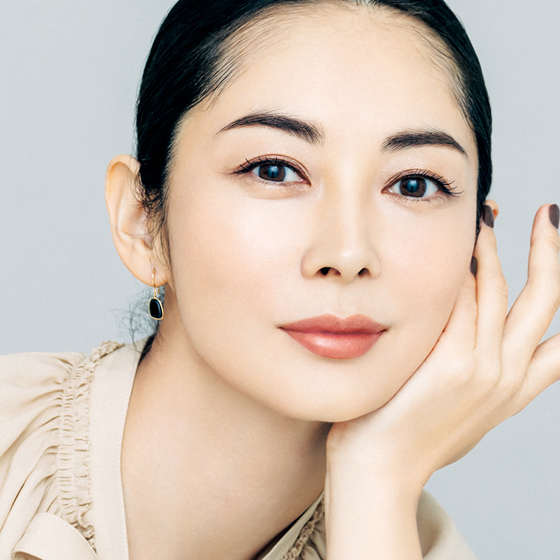 伊東美咲さんも1本で美肌に クリーム でつくる新時代のベースメーク 美st Online 美しい40代 50代のための美容情報サイト